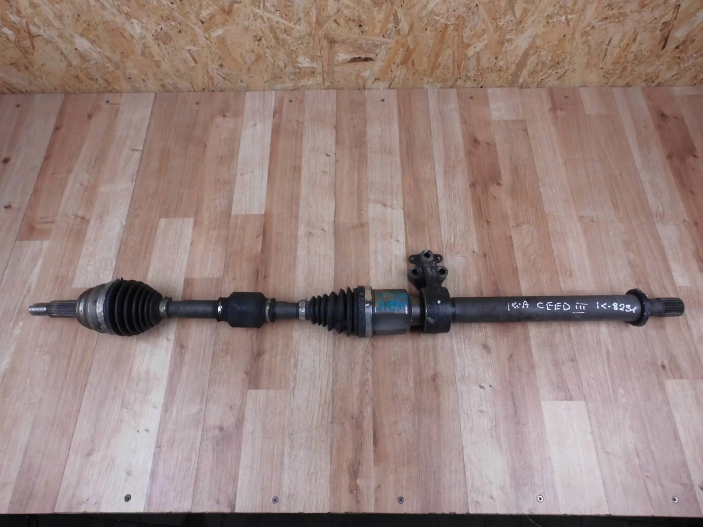 KIA Ceed III 1.6 T-GDI AUTOMAT semi-axis right front right front
