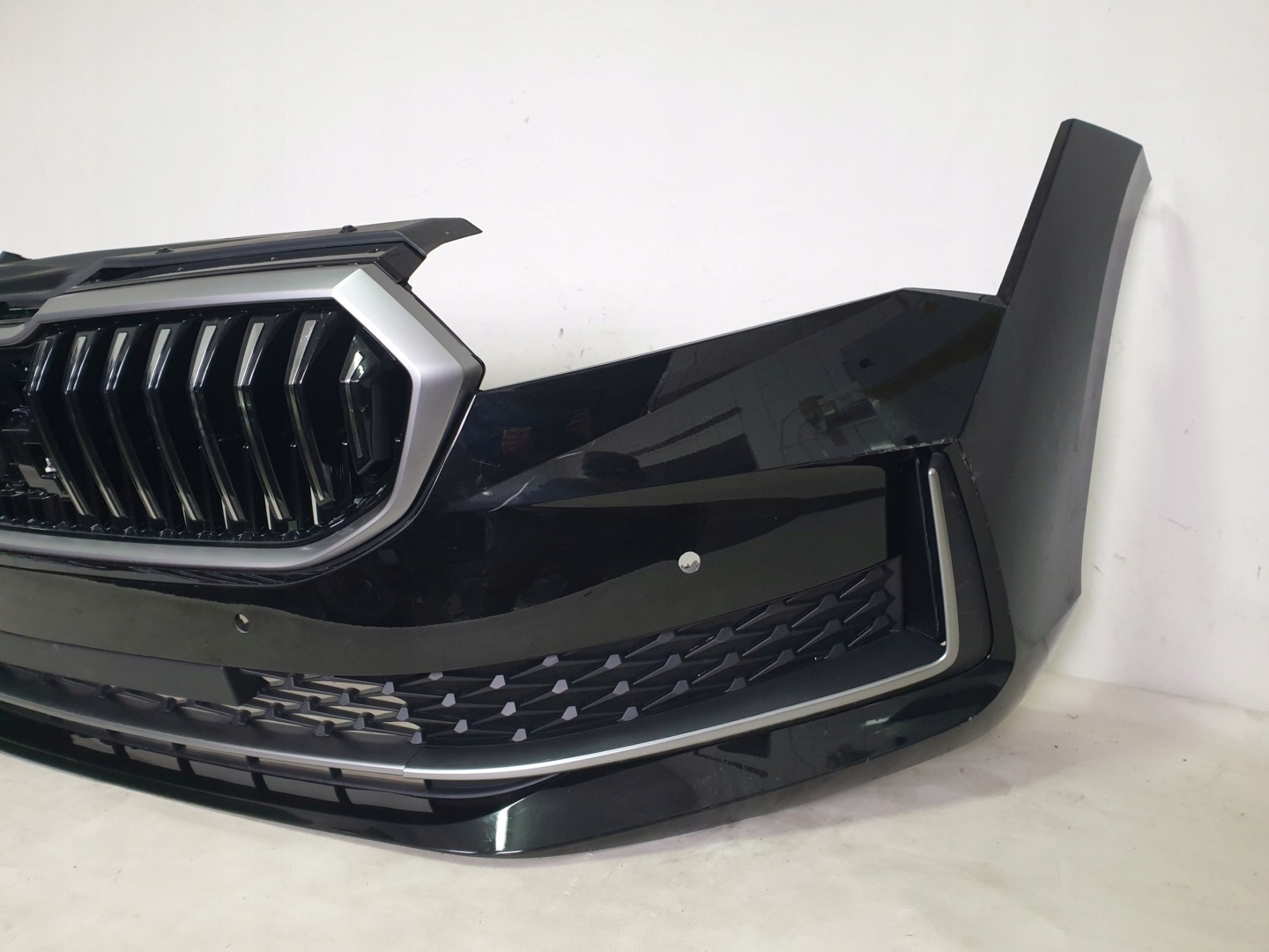 SKODA SUPERB IV 3P0 23-> bumper front front 4 x PDC cover 3P0807221
