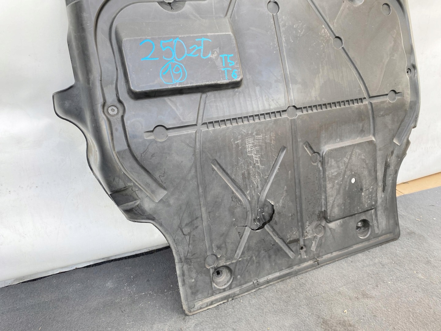 VW TRANSPORTER T5 T6 MULTIVAN 09- cover lower of the engine chassis originál