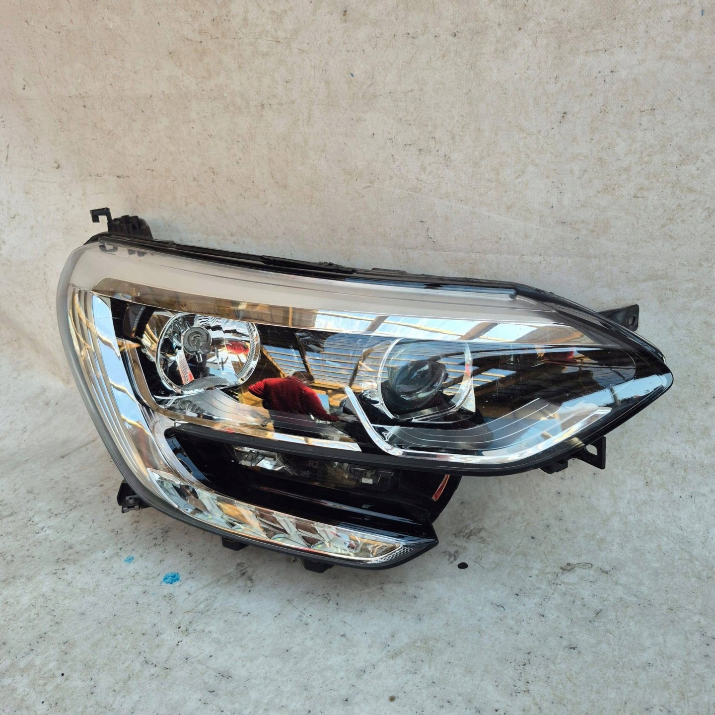 RENAULT MEGANE IV 2016- light right front front 260102555R