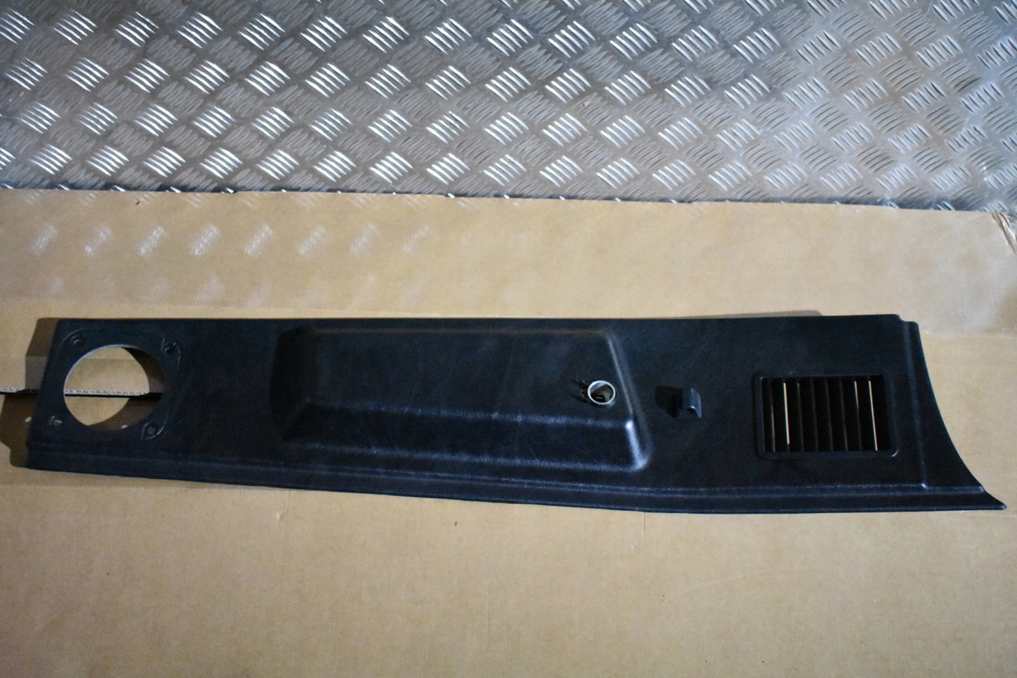 cover SLUPKA D left MERCEDES W463 1