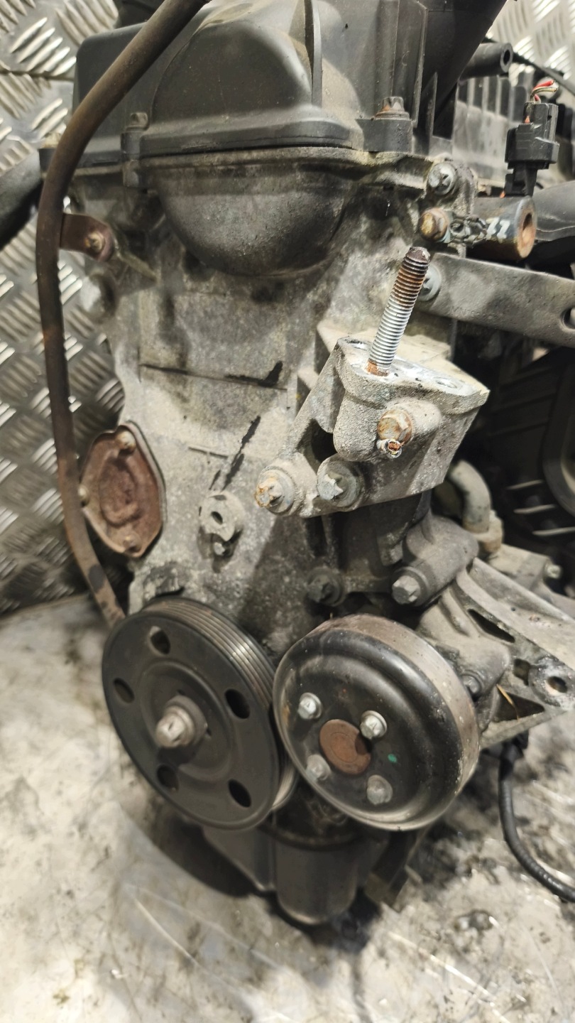 moteur nu cache- MITSHUBISHI COLT VI 1.3B 4A90