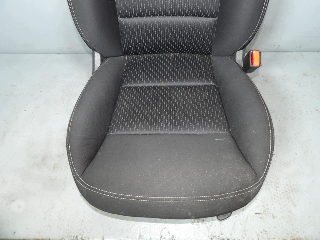 INFINITI Q30 siège passegers droite chauffant