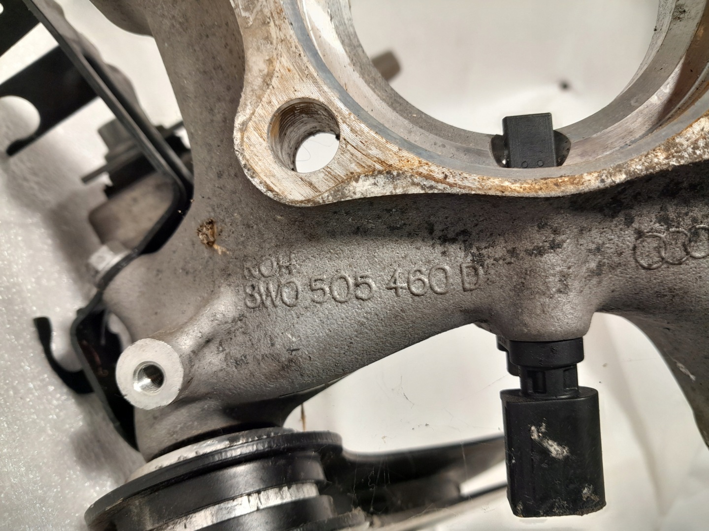 AUDI A4 B9 swing arm right rear part 8W0505460D 8W0505436AA