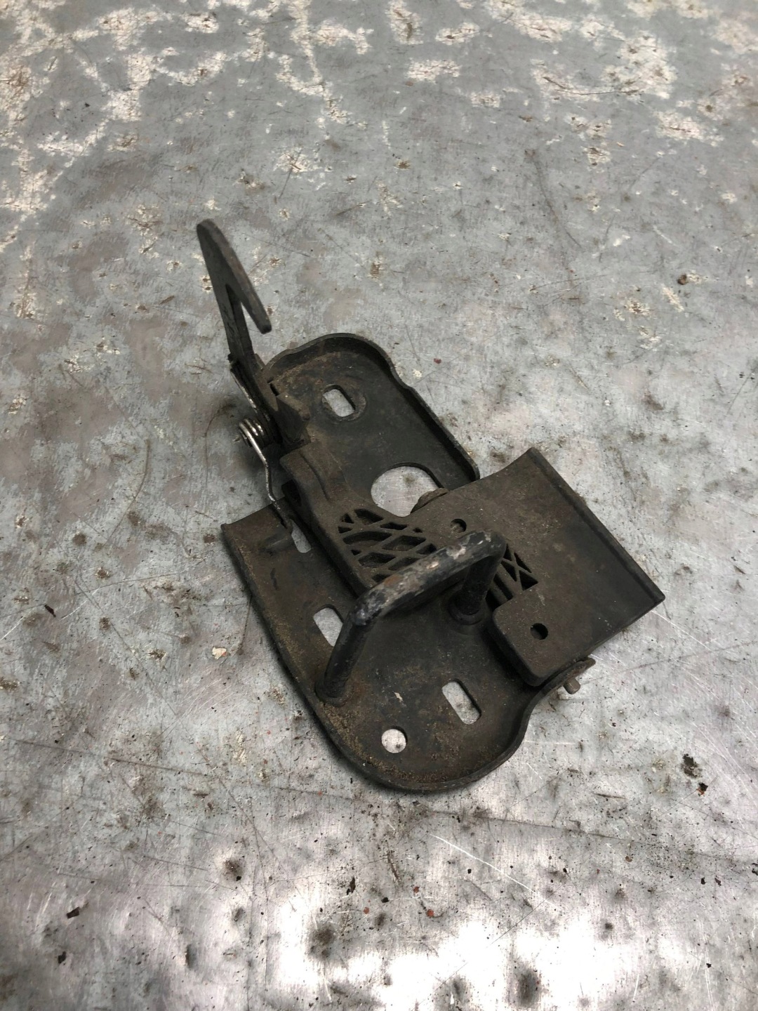 lock RYGIEL bonnets VW TOURAN and 1T0823480A
