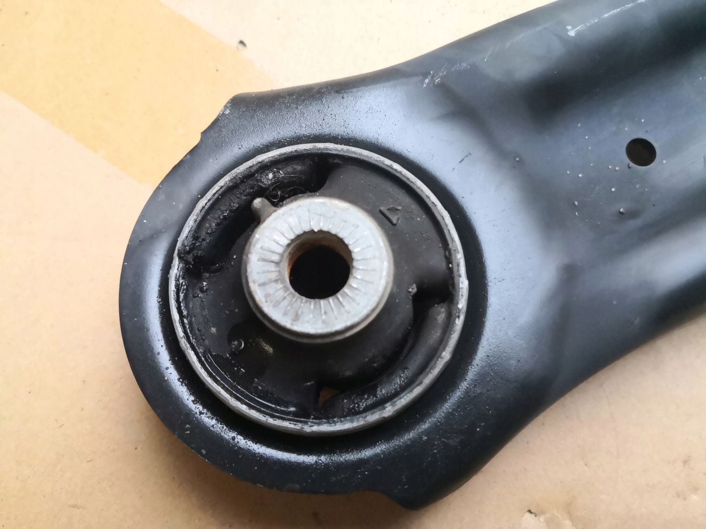 arm right front VW PASSAT B8 3Q0407154D