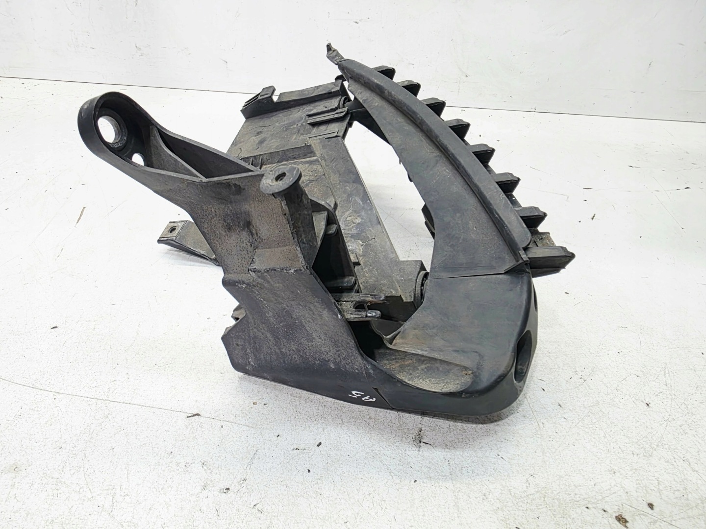 support holder REFLEKTORA left front AUDI A5 8T 8T0805607