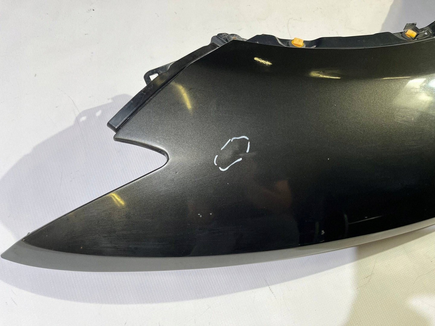 fender right front front Maserati Levante