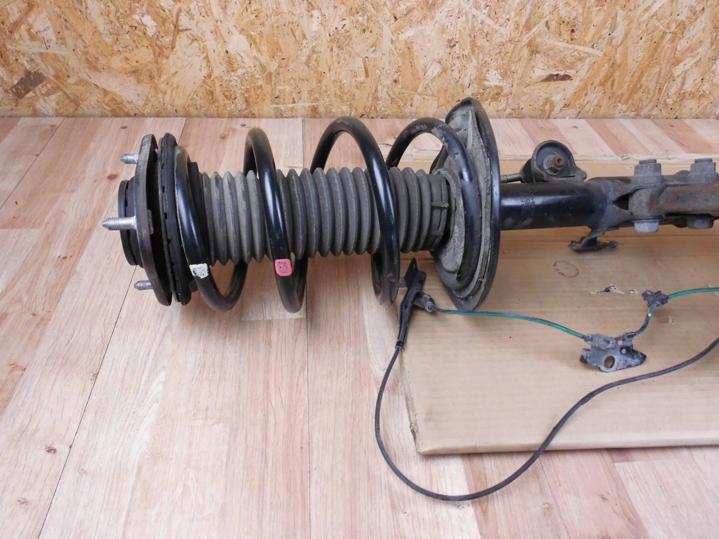 Lexus NX NX300H 2019 McPherson shock absorber swing right front