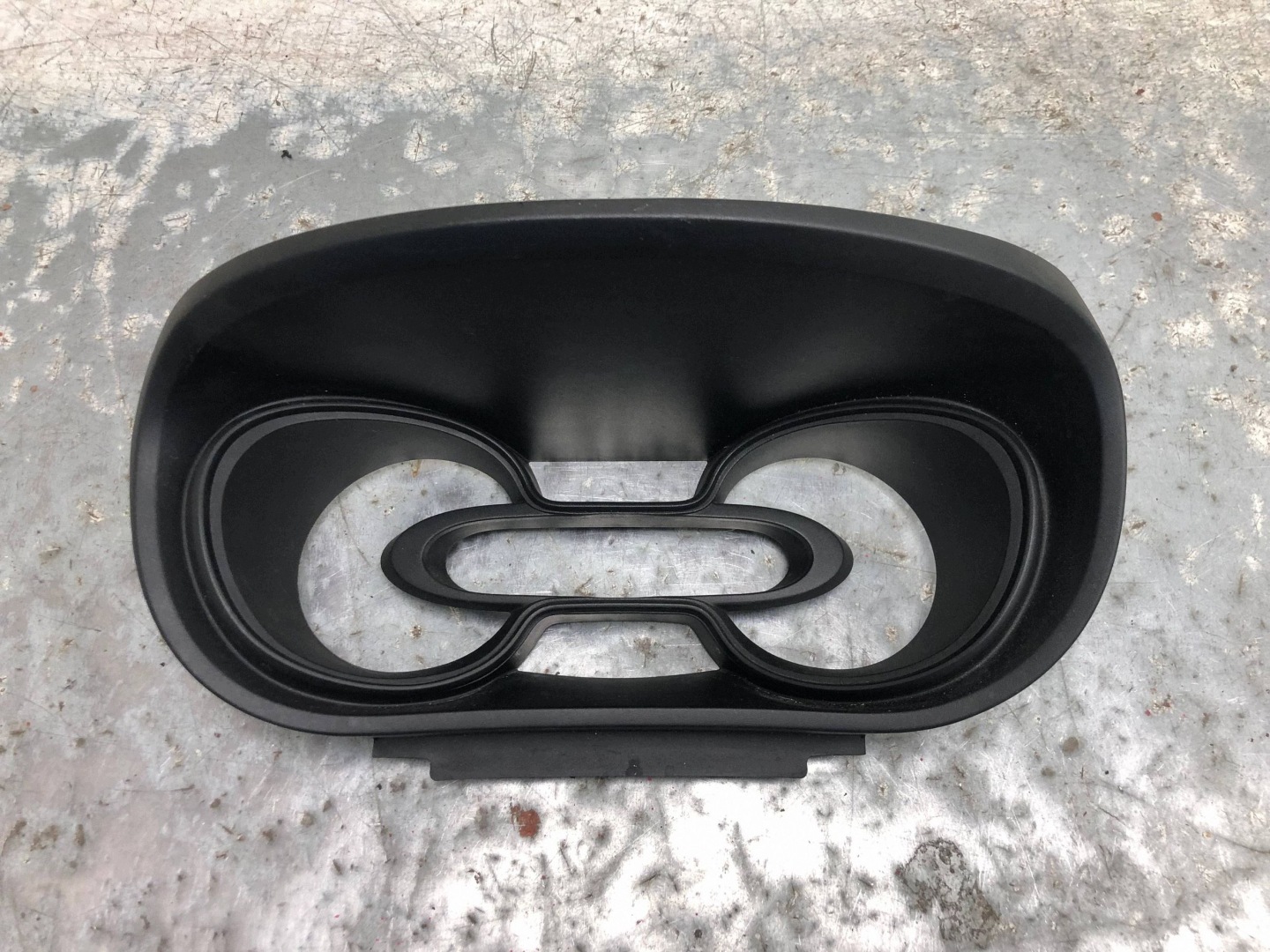 RÁM obal budíku RENAULT TRAFIC III 681010993R