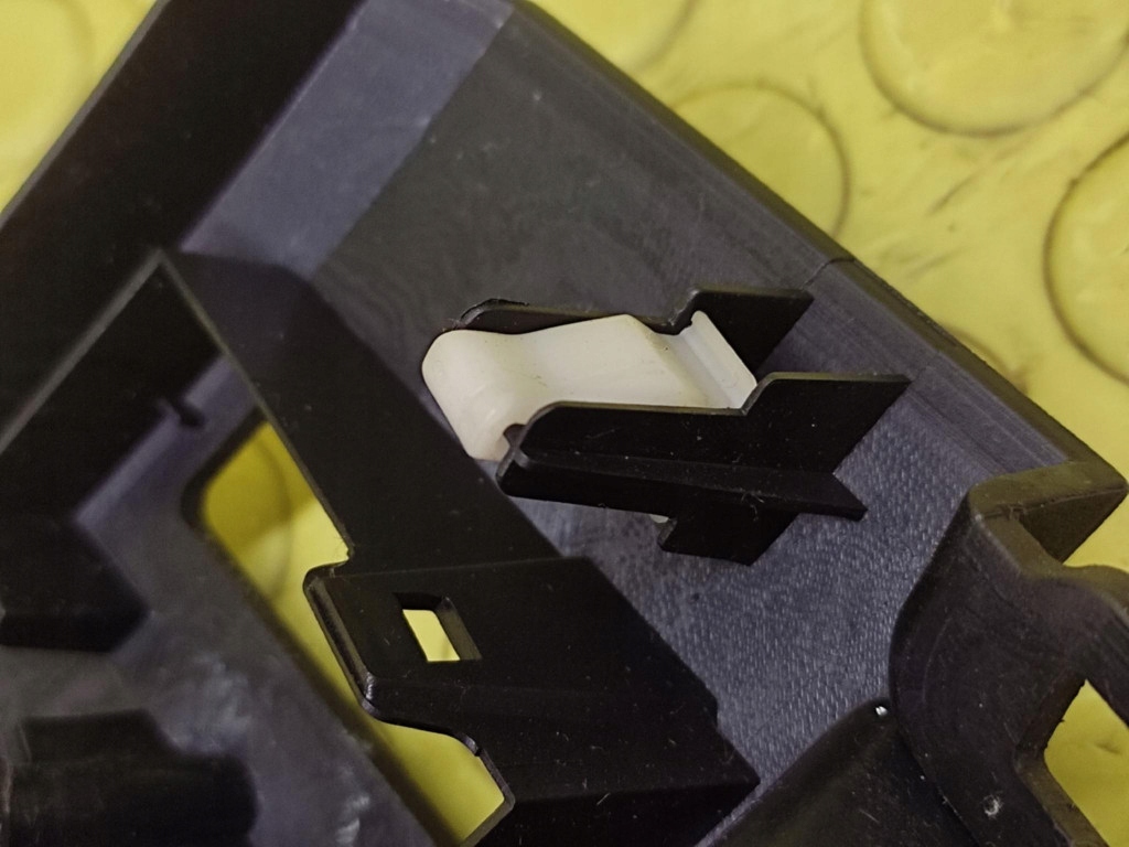 MAZDA 5 kryt obal WYSWIETLACZA CC2955311