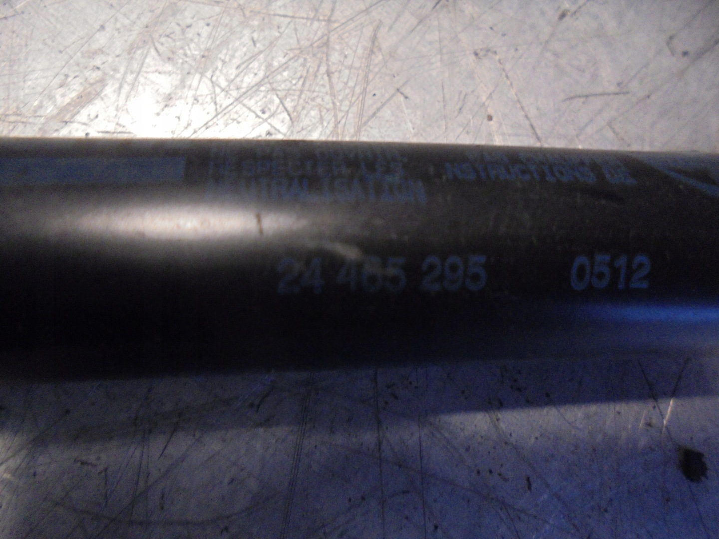 Silowniki bonnets Opel Astra H 24465295