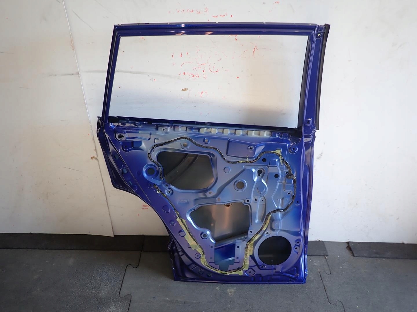 door rear part rear. left TOYOTA COROLLA CROSS 2022