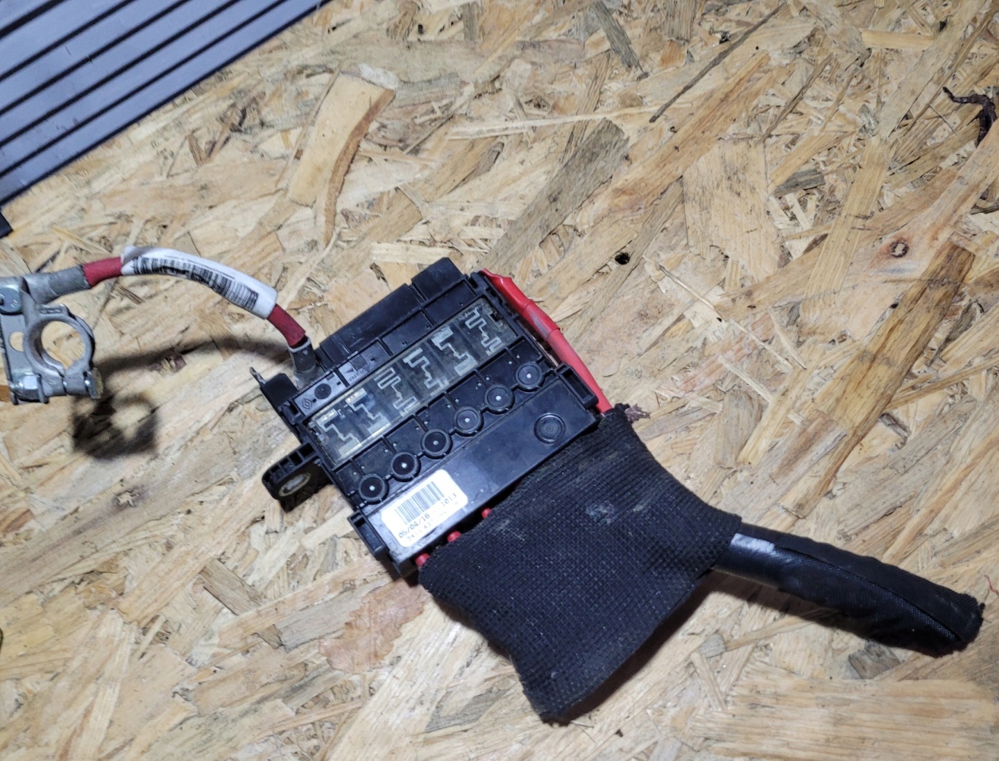 modul AKUMULATORA RENAULT 241143738R