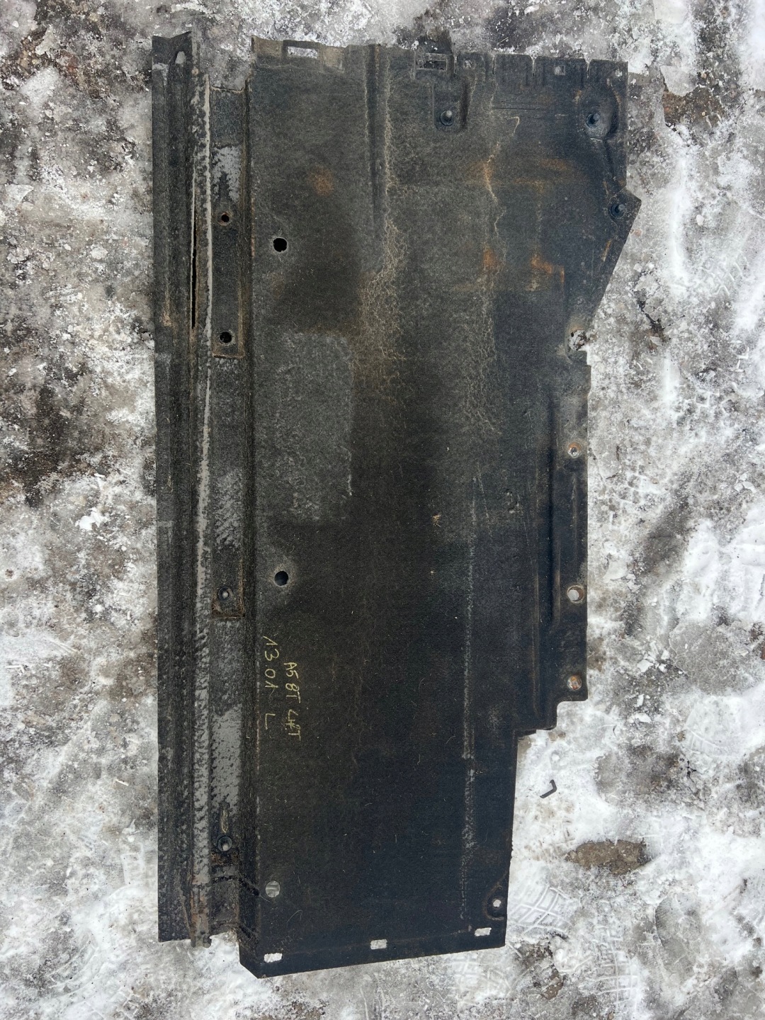 AUDI A4 B8 A5 8T Blende Abdeckung abdeckung des Bodens Unterfahrschutz links 8K0825207D