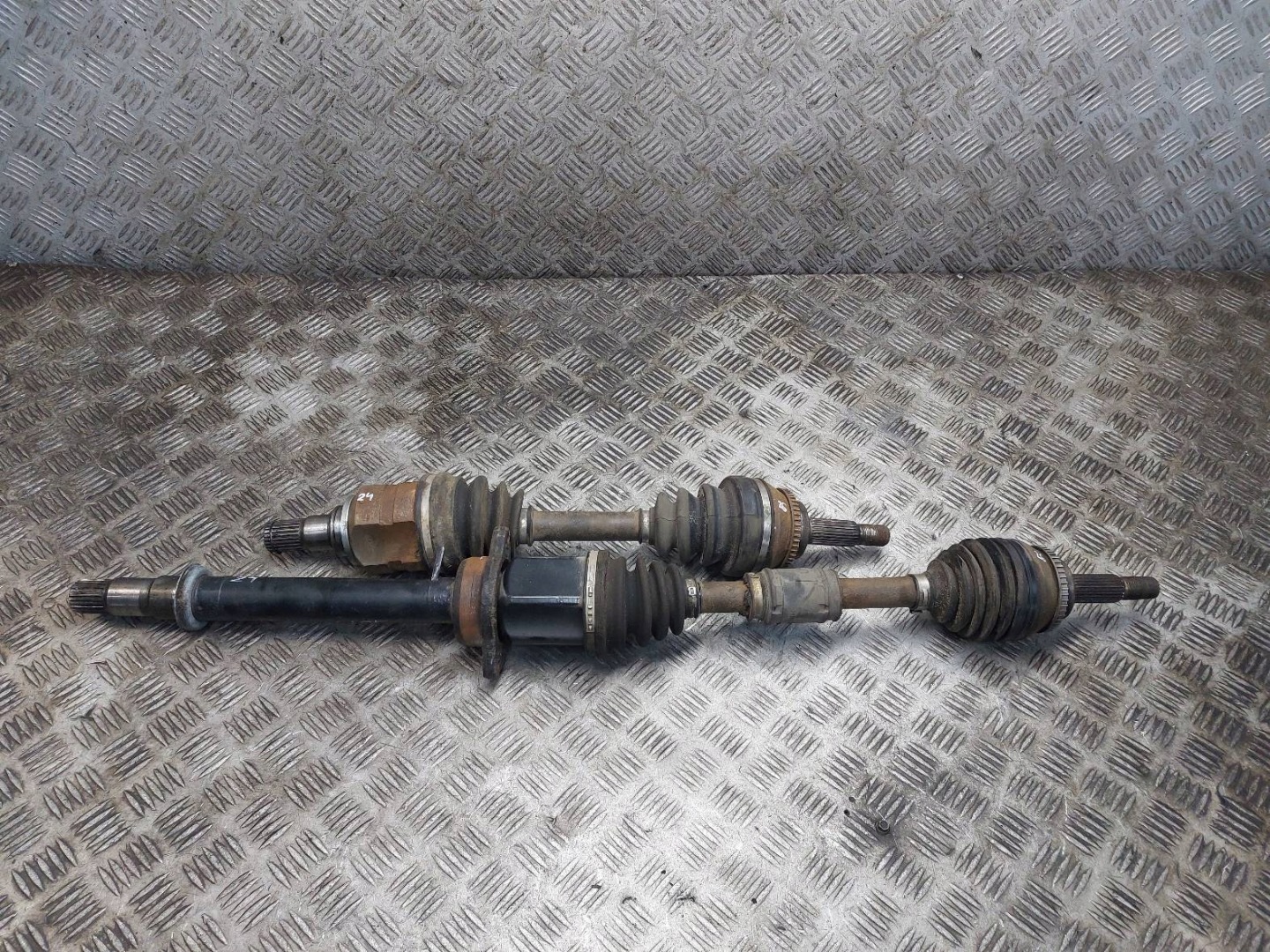 semi-axis left front + right front 5B TOYOTA AVENSIS T25 LIFT
