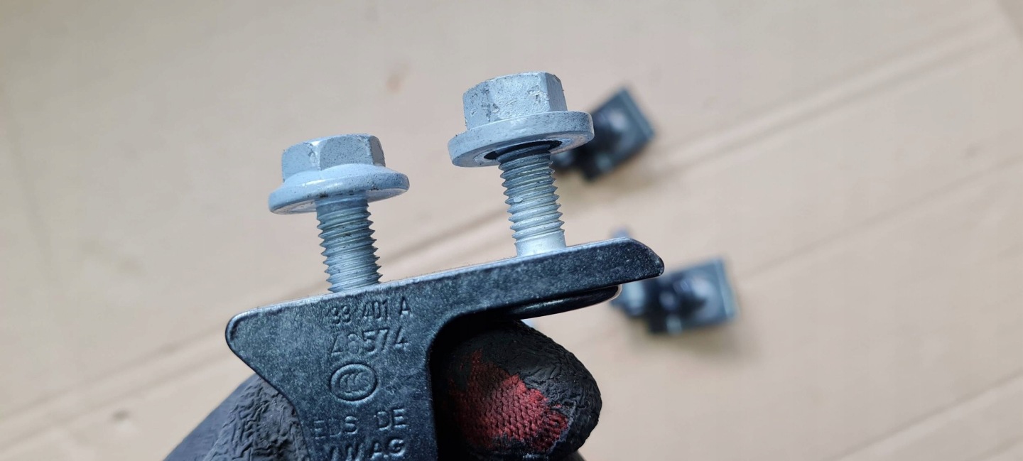 A6 C8 4K hinge hinges door left left rear part rear. LZ7S KOMPLET