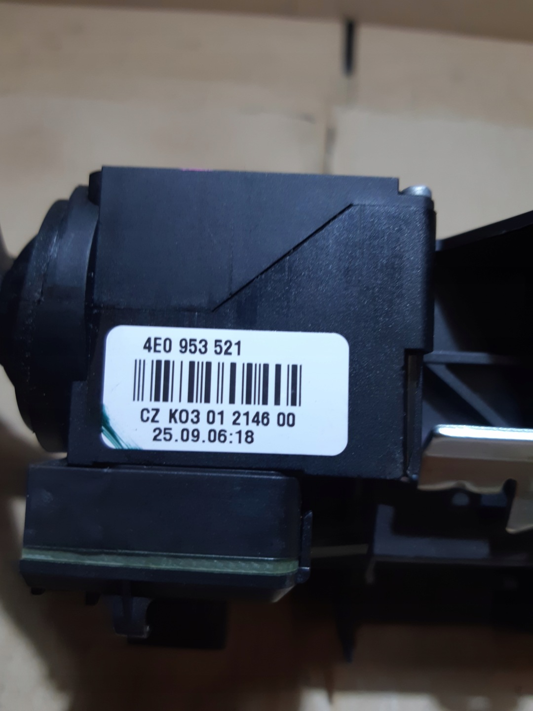 AUDI A8 D3 steering wheel levers and controls control 4E0910549