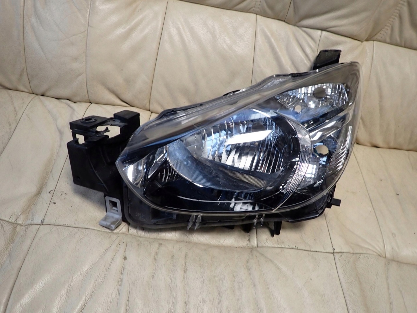 MAZDA 2 III 14-19 light front front left