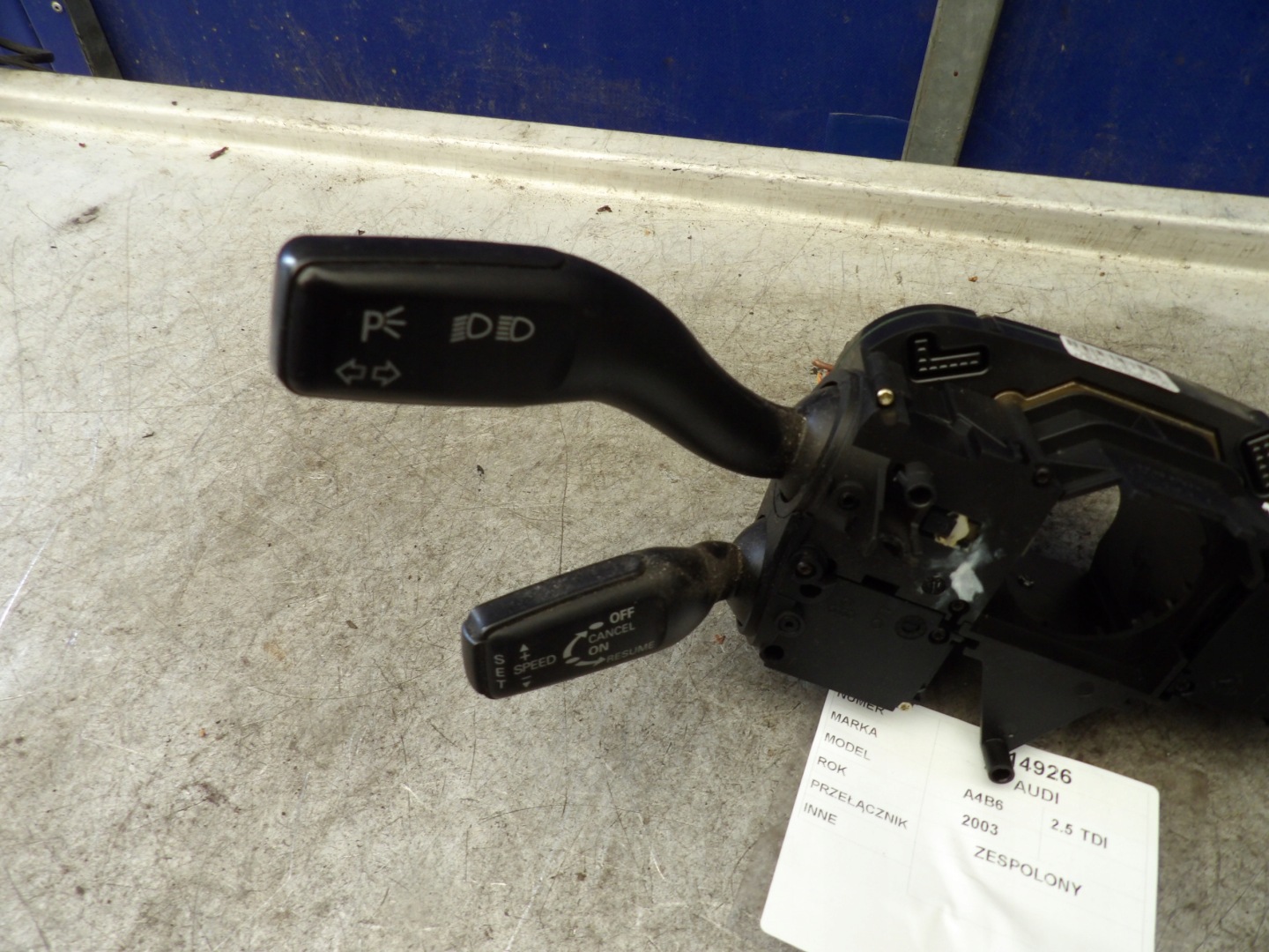 Audi A4 b6 commande levier commodo sous volant 8E0953549N