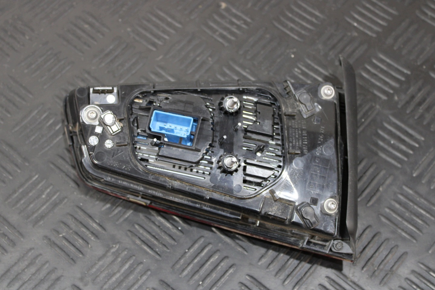 light bonnet boot right rear part 3G9945308A VW PASSAT B8 3G0 3G9 LIFT