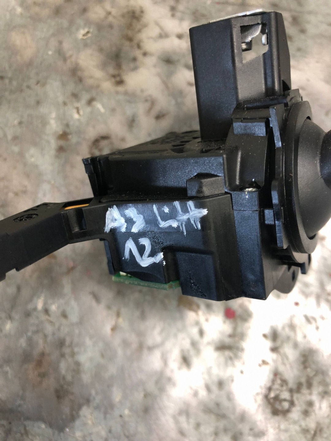 ručice brisača desna AUDI A3 8P LIFT 8P0953519E