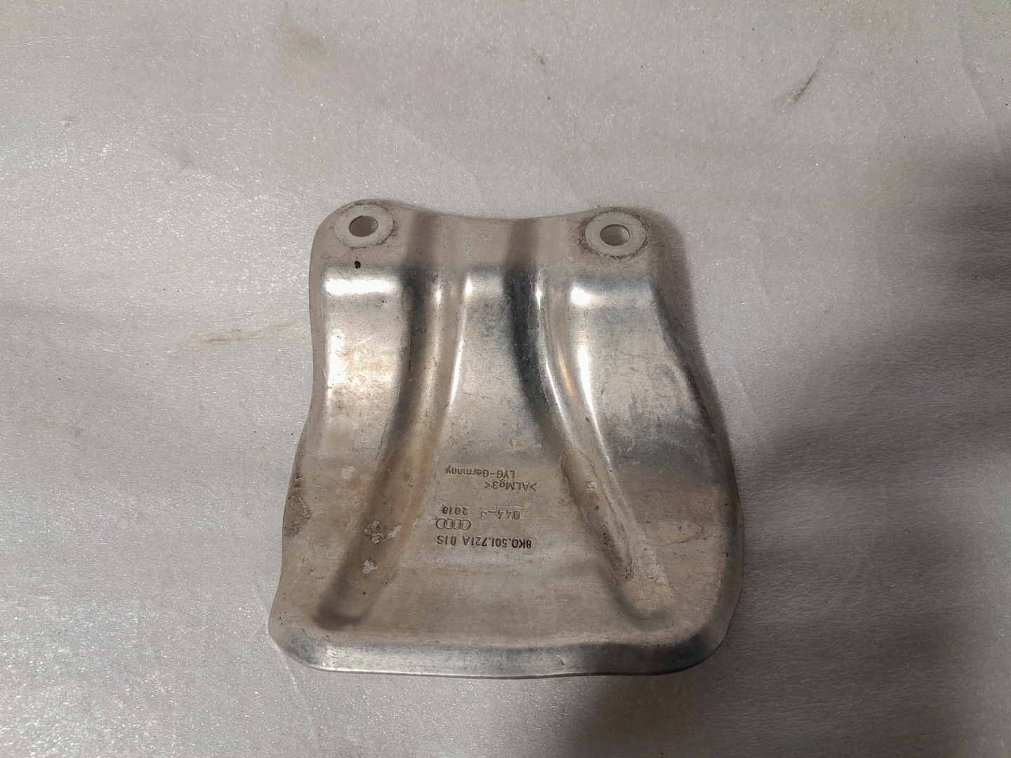 AUDI A4 B9 cover semi-axes 8K0501721A