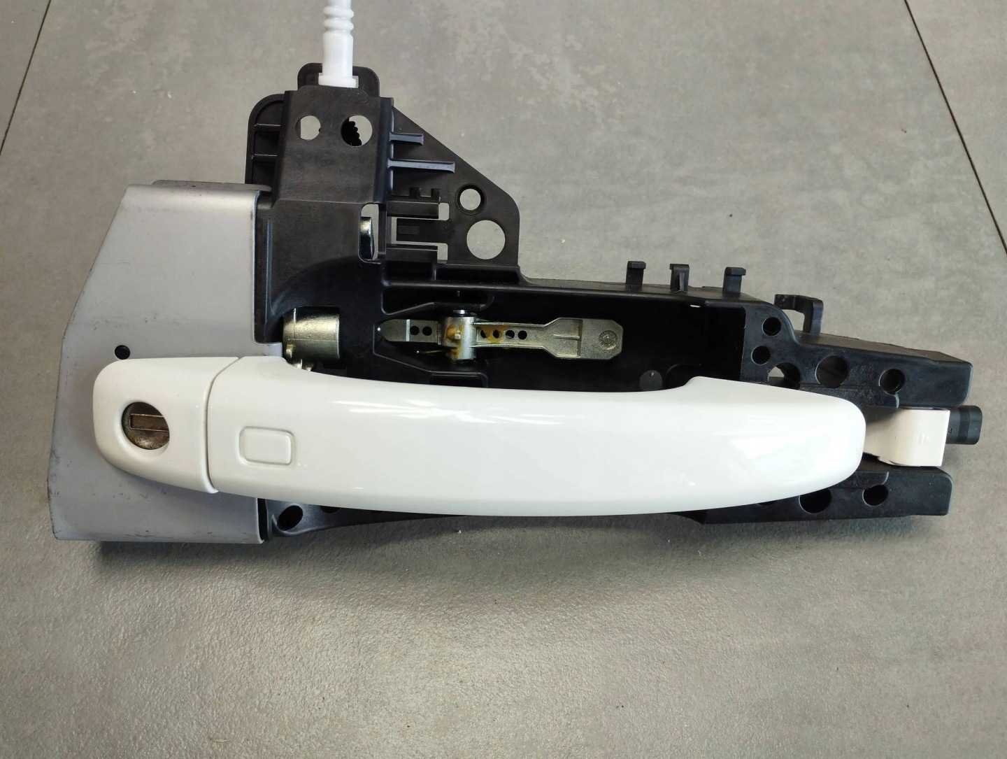 Audi A5 Sportback 8TA handle left front LY9C KESSY