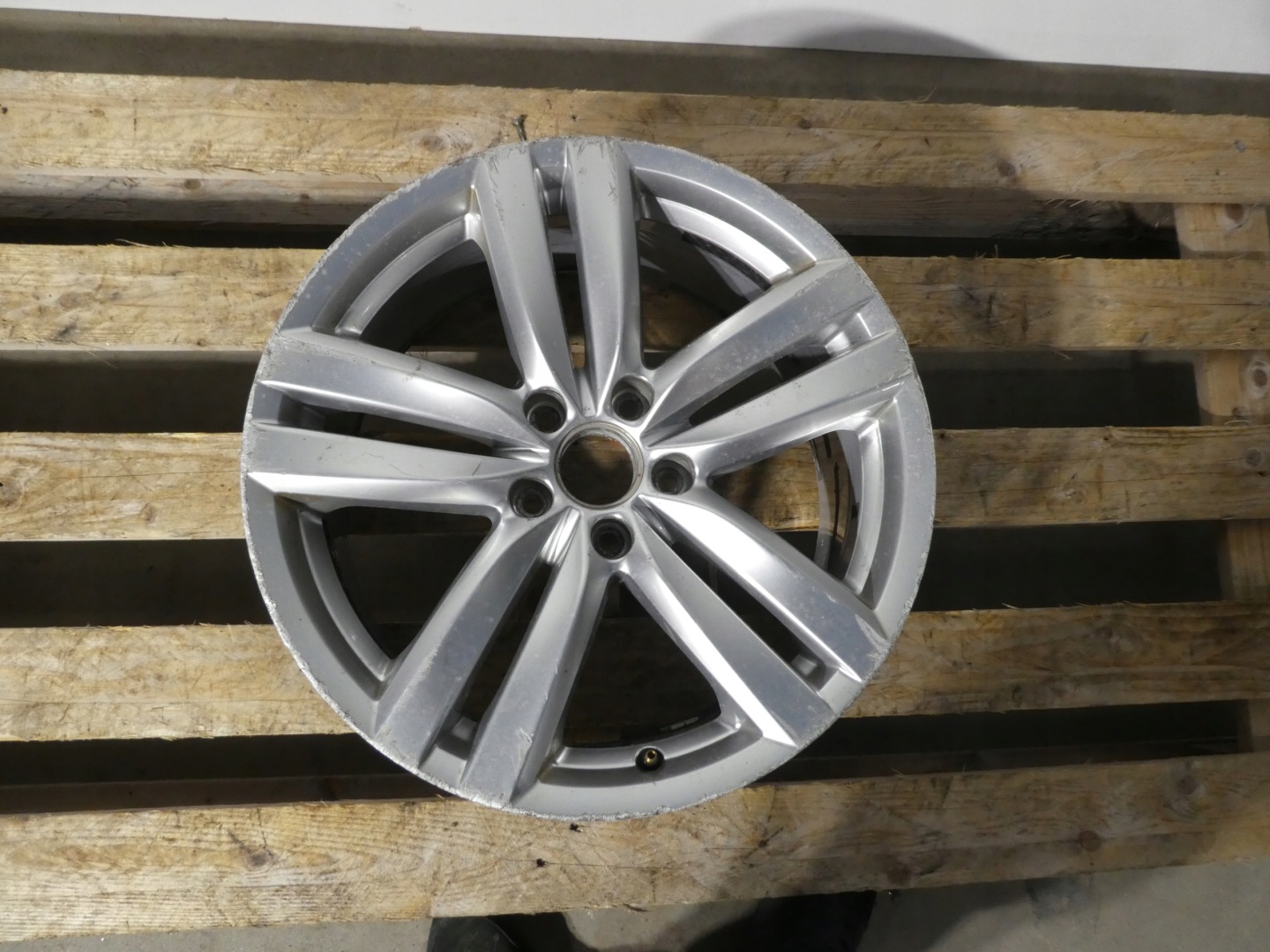 1X DISK HLINÍKOVÝ DISK VW 3AA601025H