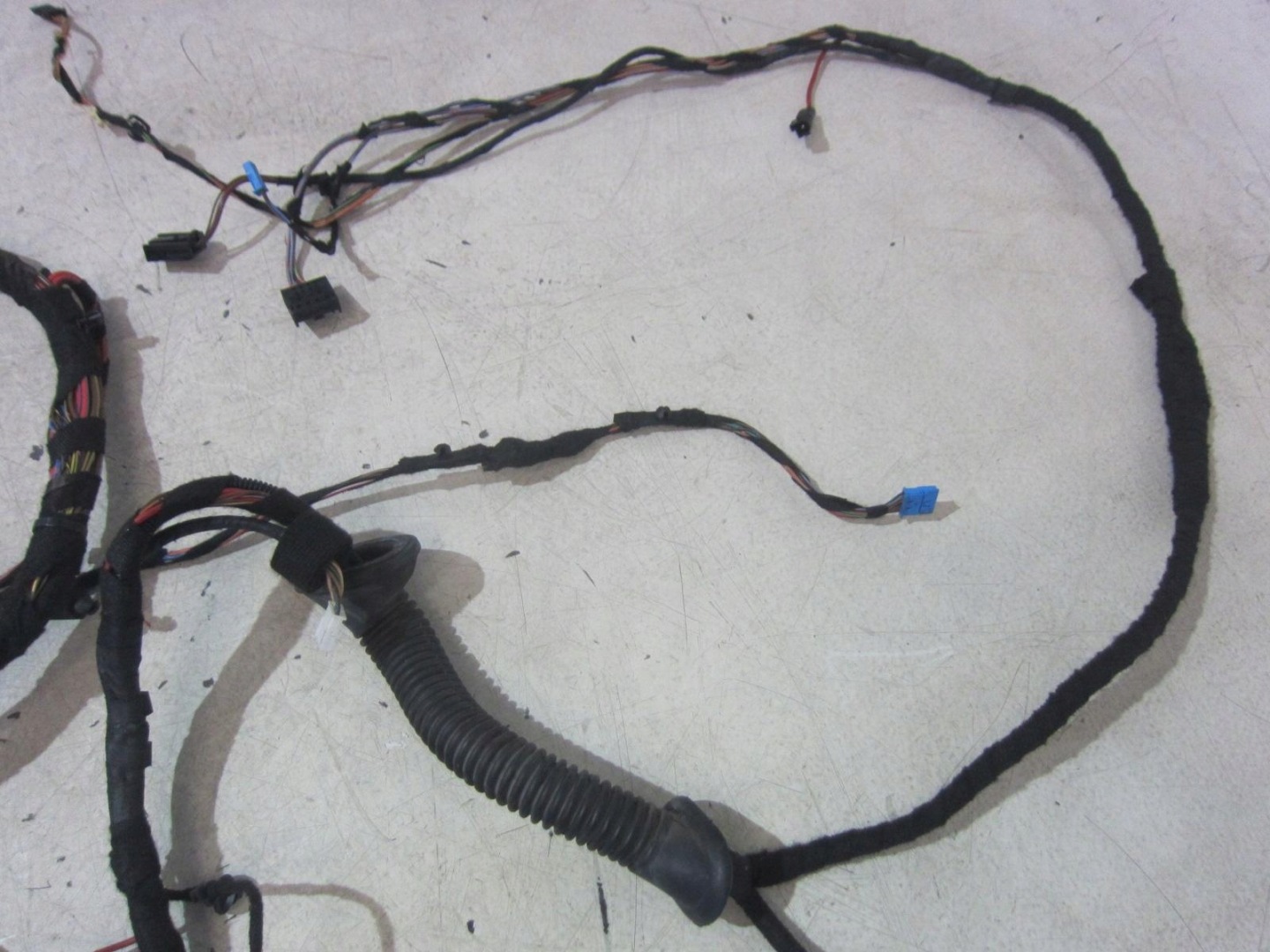 BMW X1 F48 bundle wiring electrical right rear part lights boot 6821864