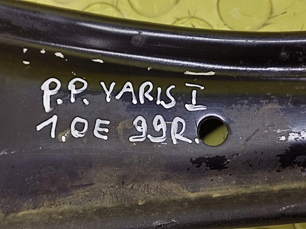 TOYOTA YARIS 1.0 arm right front