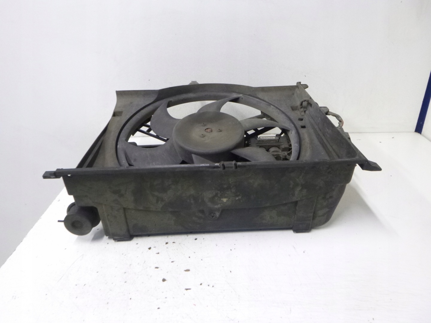 ventilátor chladiče zaluzje BMW E46 2.0D 98r.