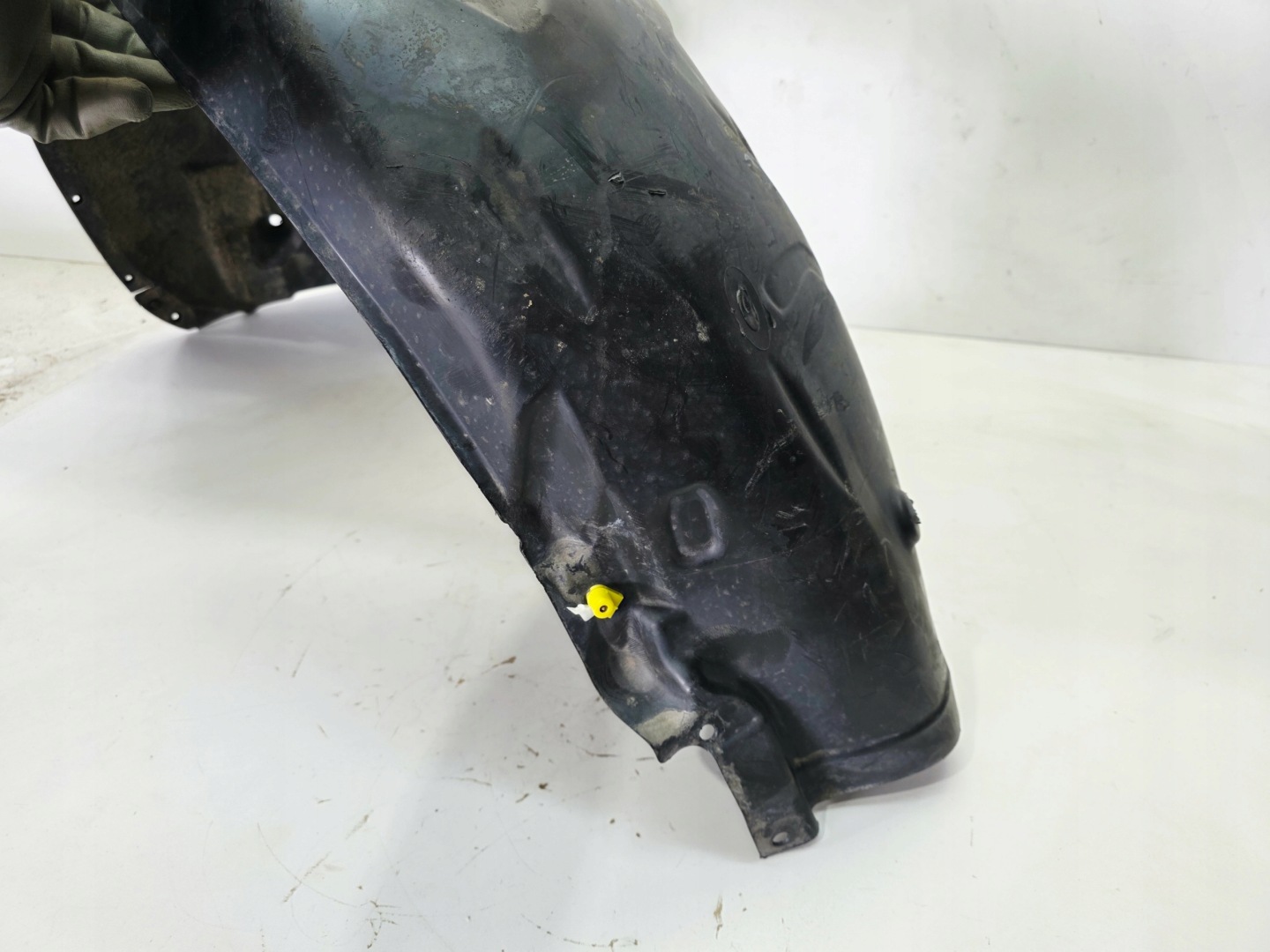 mudguard PLASTITOWE right front AUDI A4 B9 8W0821172G