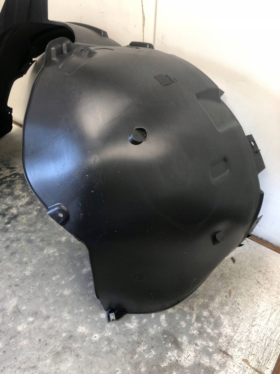 mudguard left front AUDI Q2 81M 81M821171