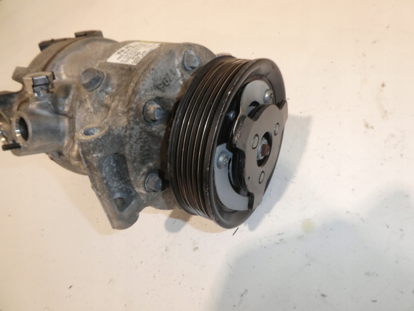 compressor compressor; of the air conditioning VW T5 LIFT T6 7E0816803B