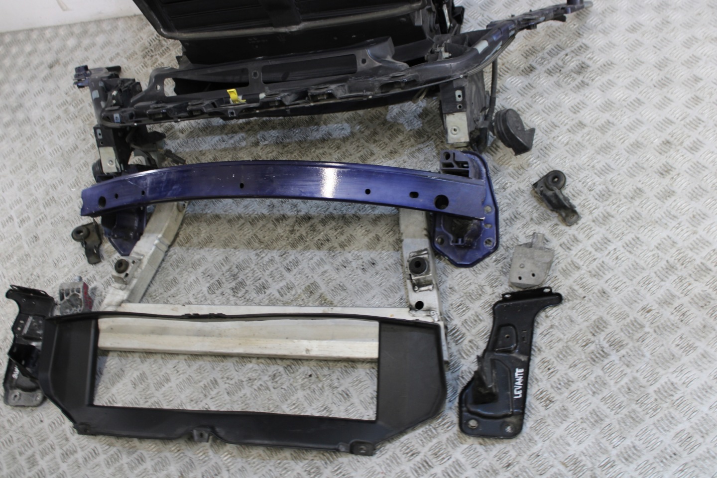 support panel for radiators radiator pillar MASERATI LEVANTE M161 3,0 D