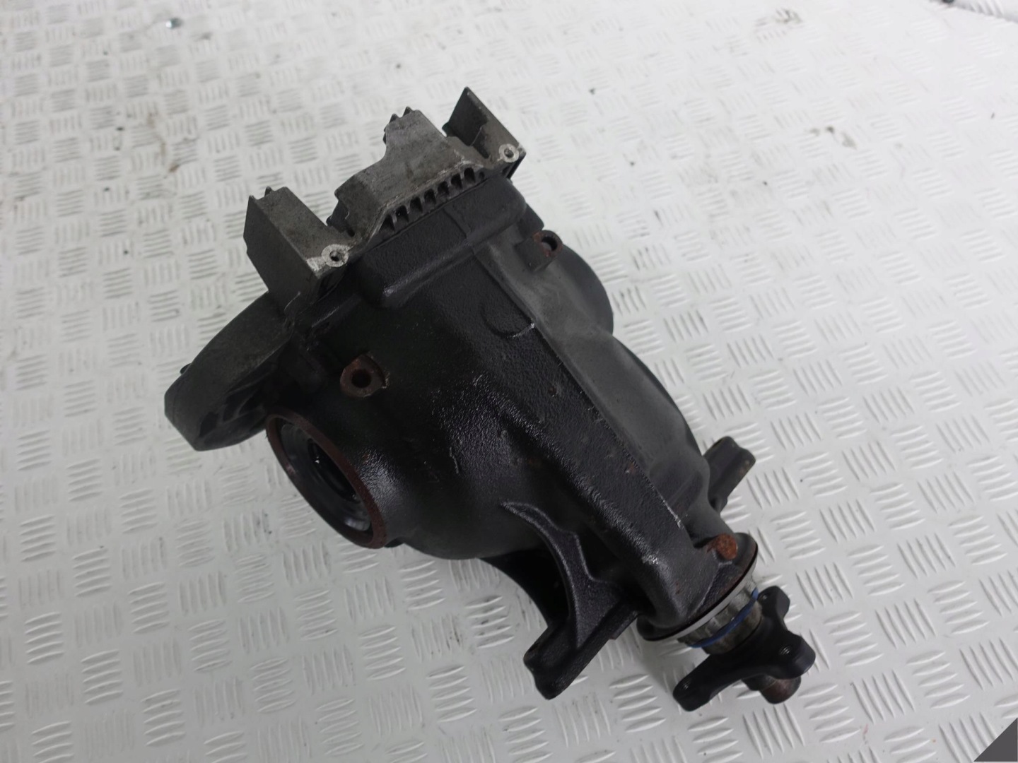 BMW 7 G12 G11 5 G30 2.81 differential diff rear part 8642810
