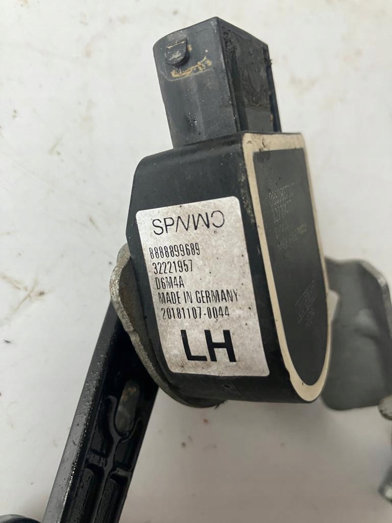 Sensor POZIOMOWANIA Leuchten vorne XC40 32221957