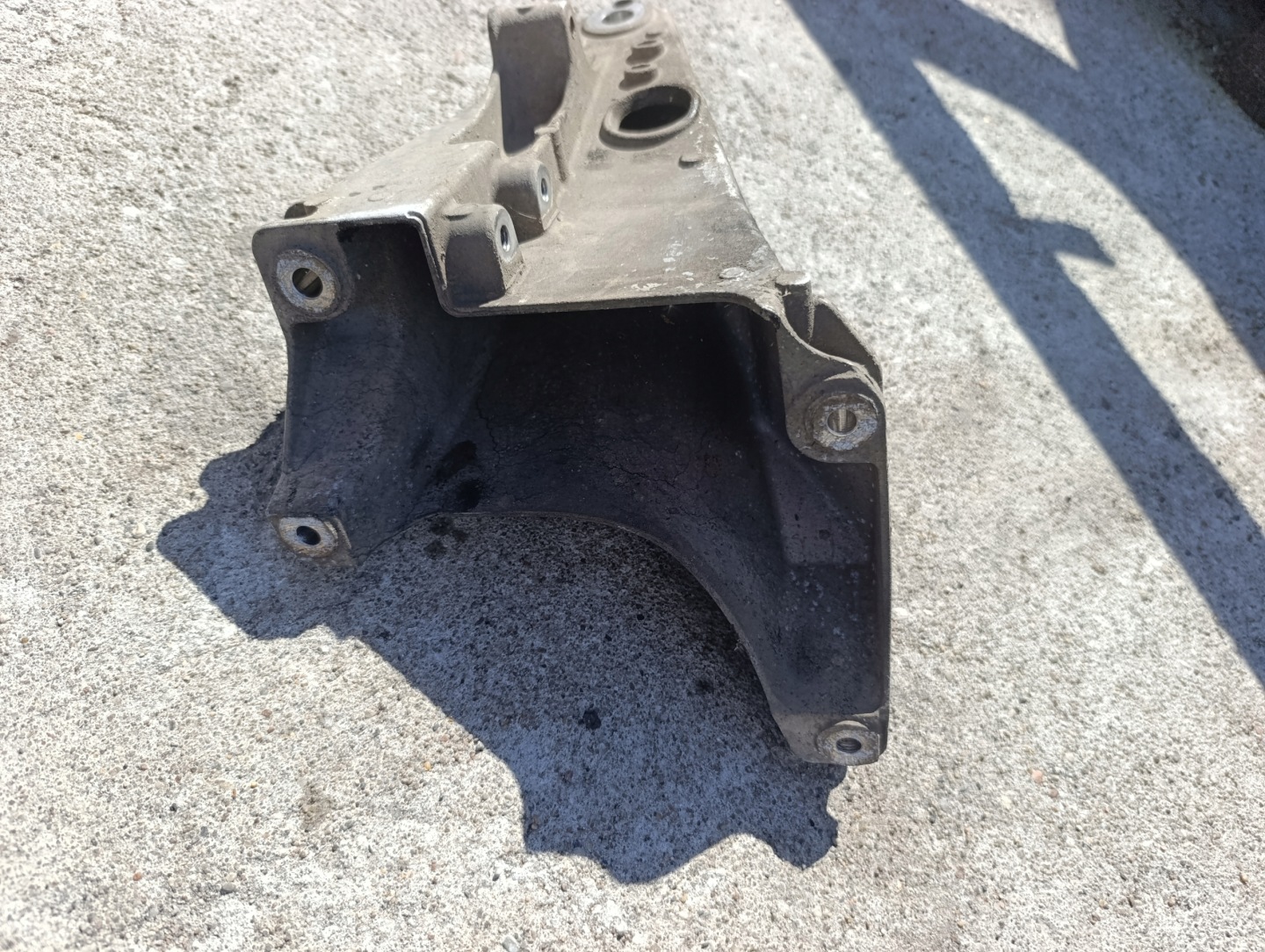 VW T5 1.9 TDI engine mount rear part 7H0199370Q