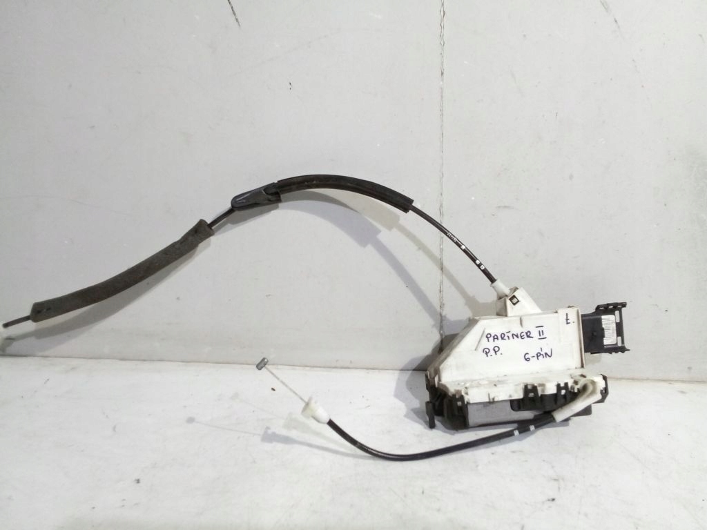 Peugeot Partner II lock right front 828405