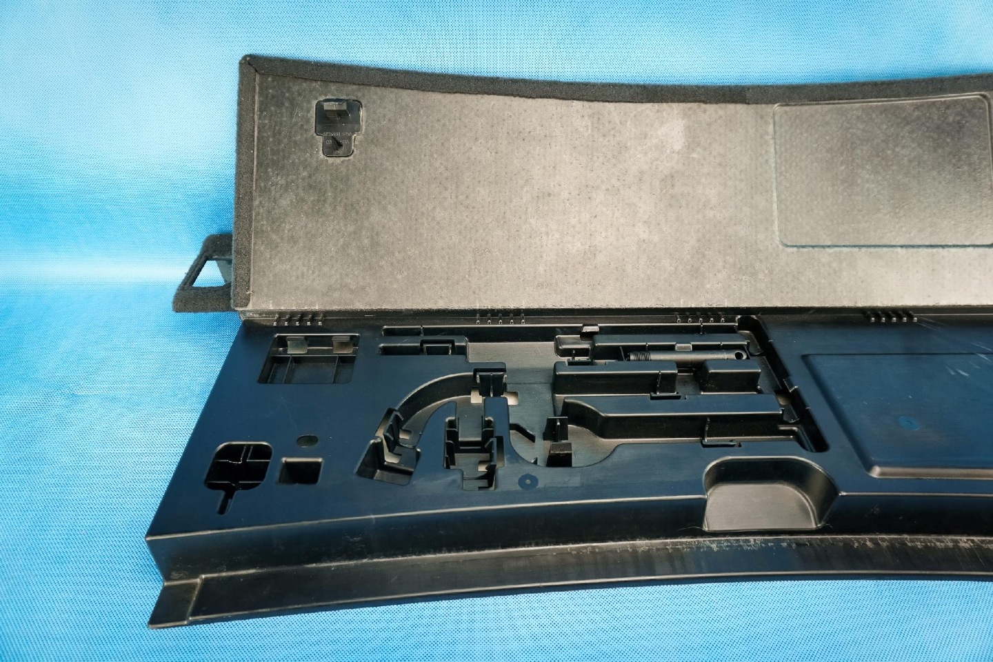 floor upholstery passenger compartment boot Audi A4 S4 8K Avant 8K9861529B