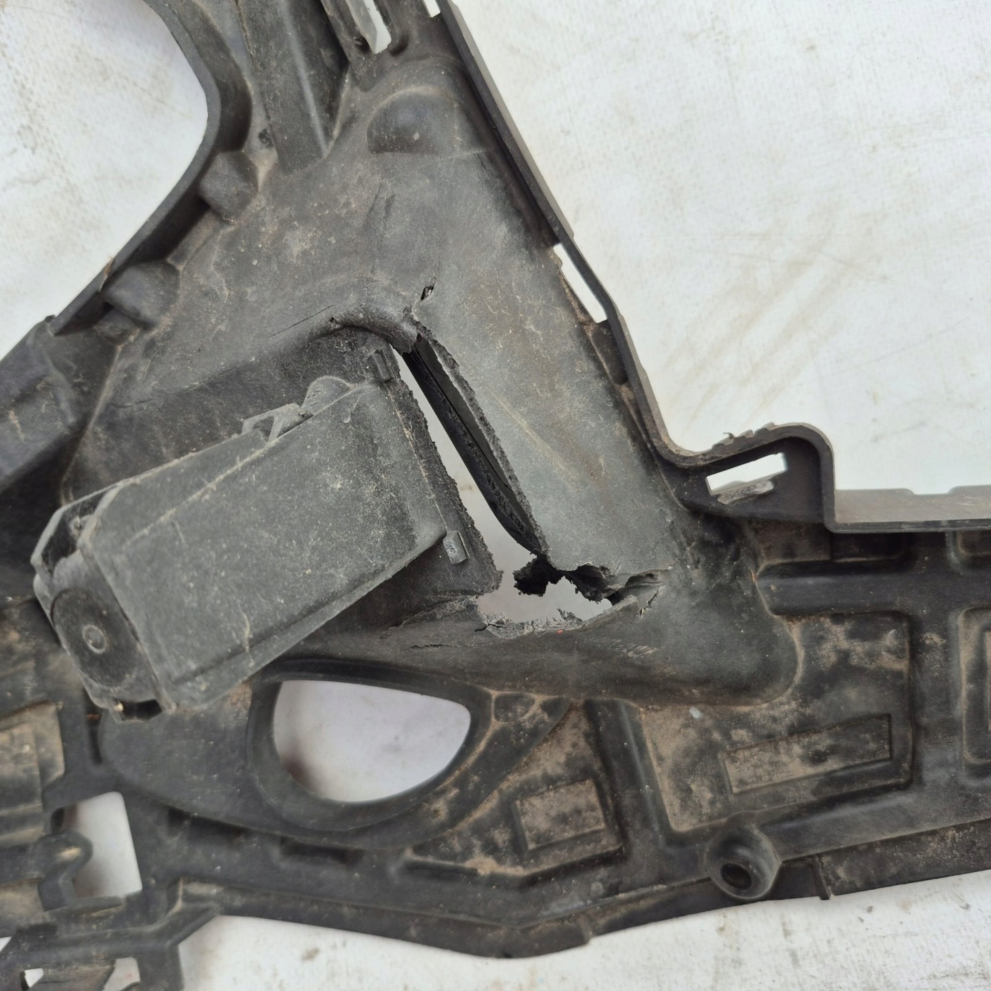VOLVO S90 V90 16- bracket holder REFLEKTORA left support 31383237