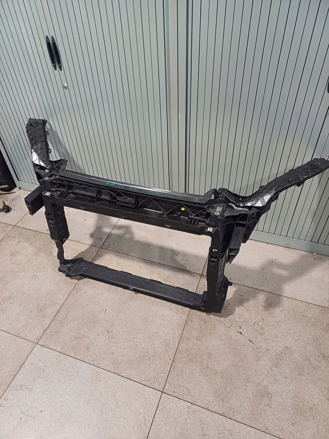 bar, wall front AUDI Q3 83H 2025R- 83H805594