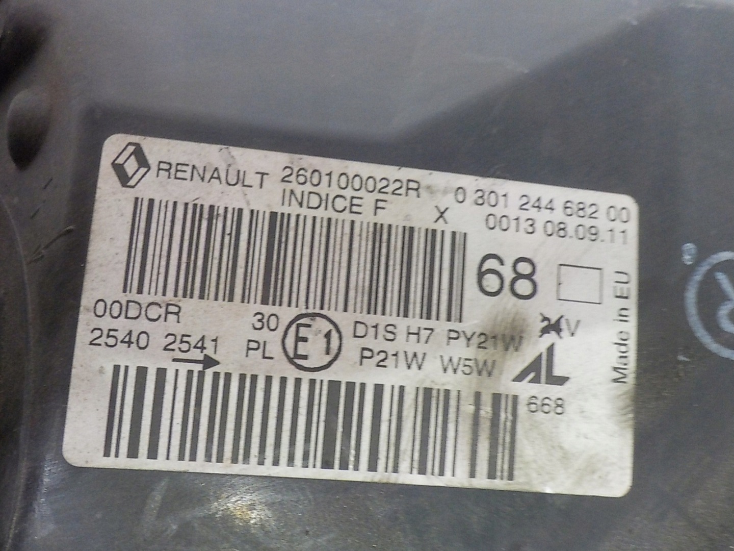 RENAULT MEGANE III XENON light right front front UK 260100022R
