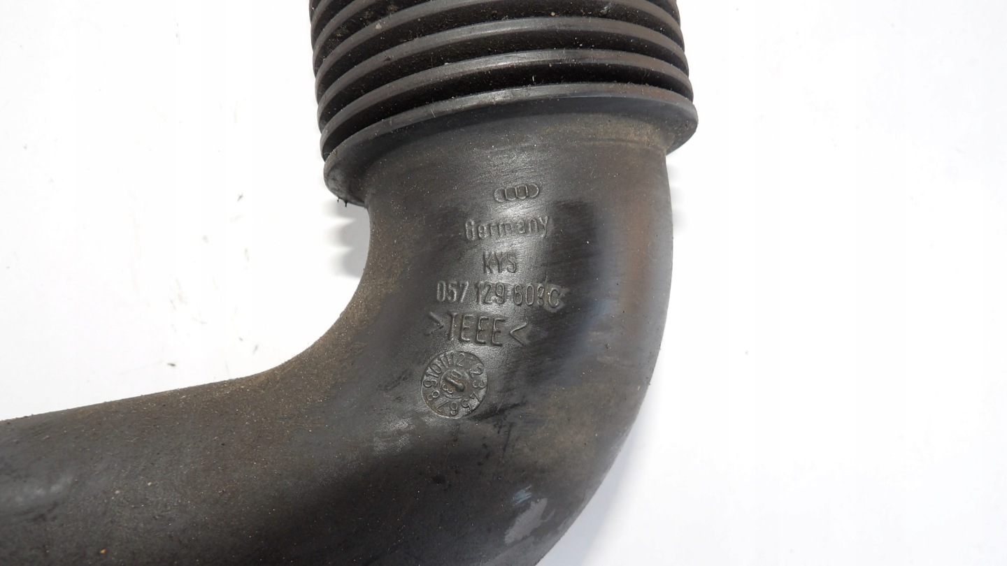 AUDI A8 D3 4.0 TDI pipe air hose