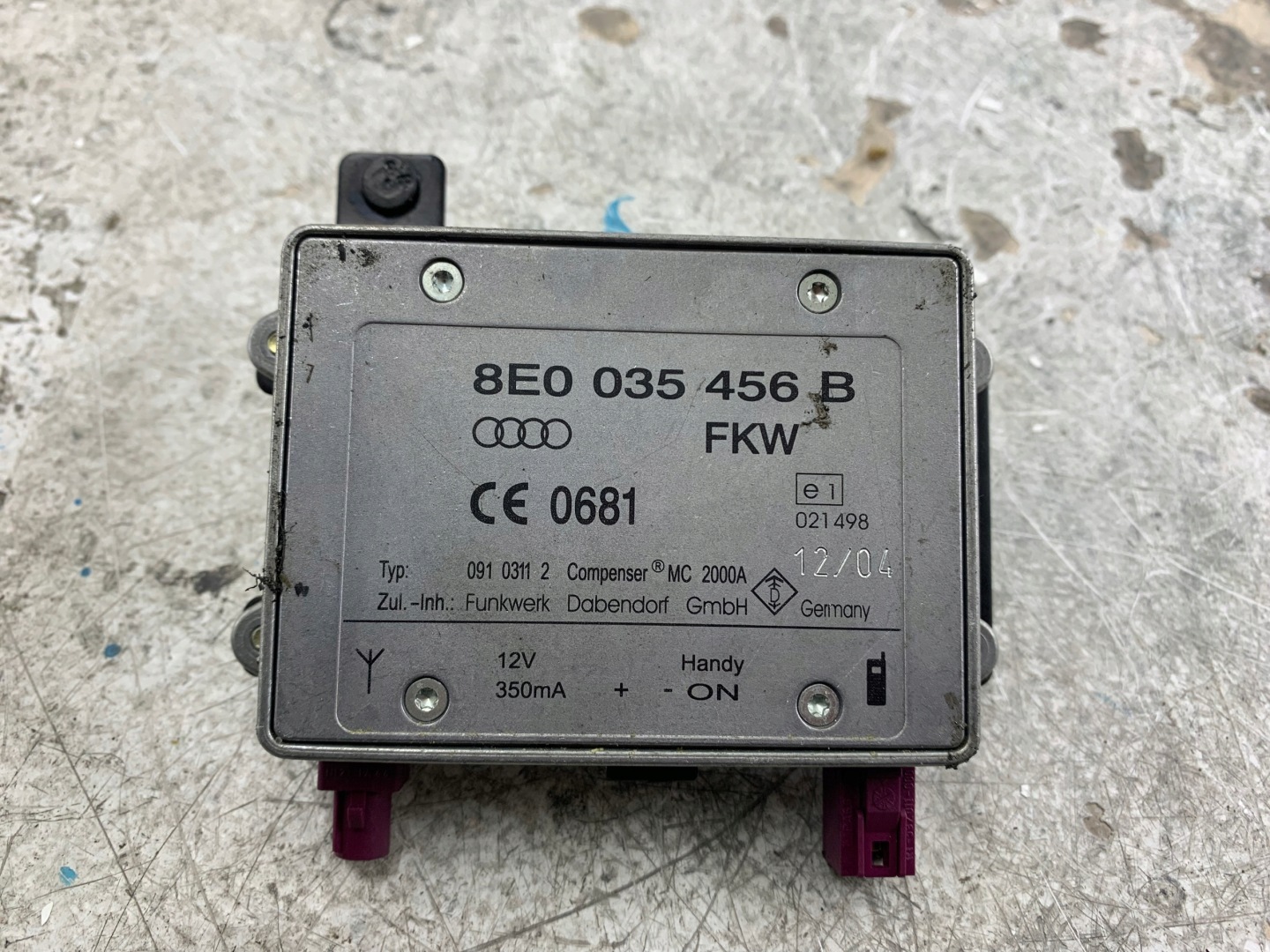 AUDI A4 B6 B7 module antenna amplifier 8E0035456B