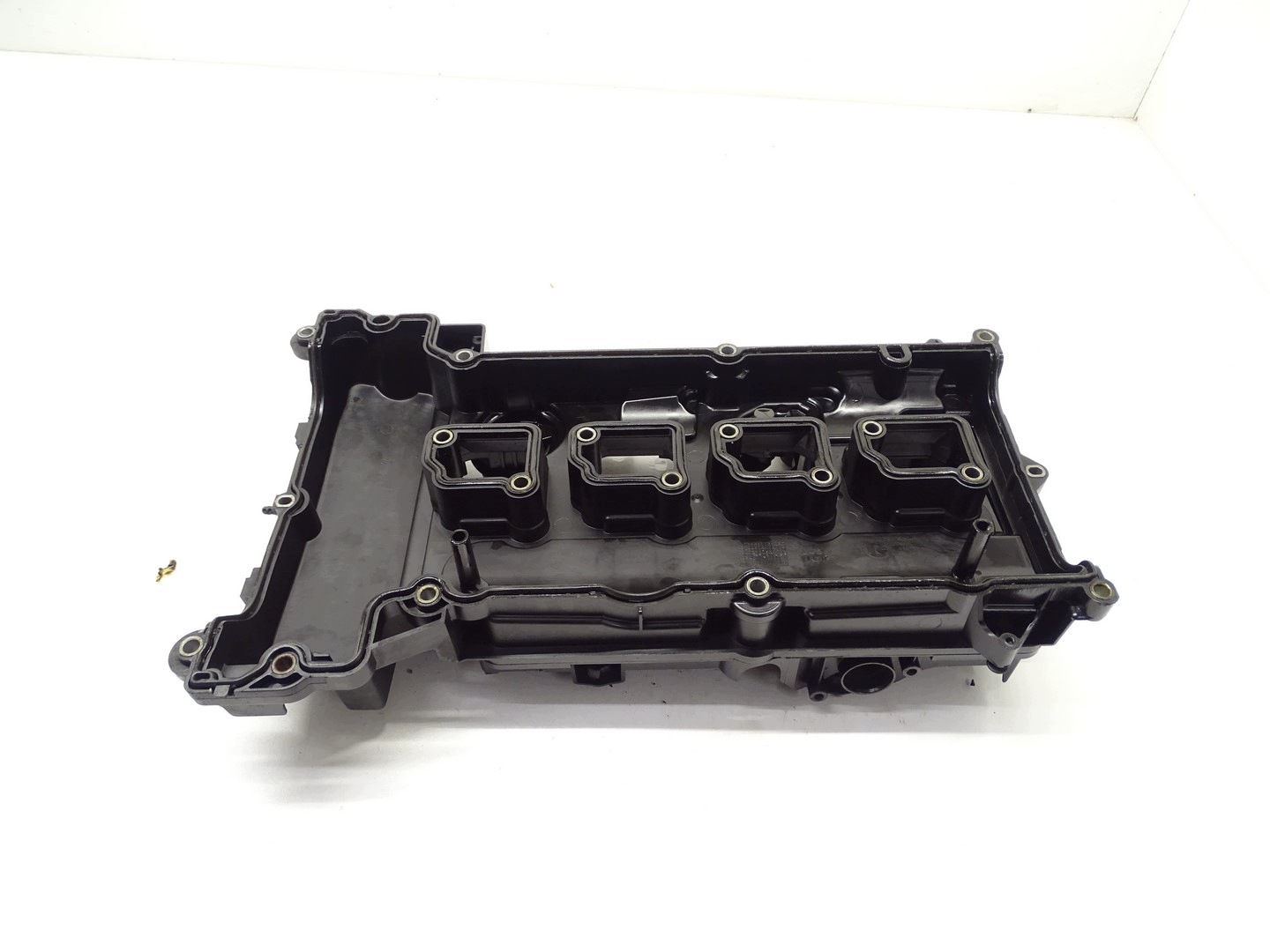 Abdeckung der Ventile MERCEDES C-KLASA W204 1.8 CGI A2710101730