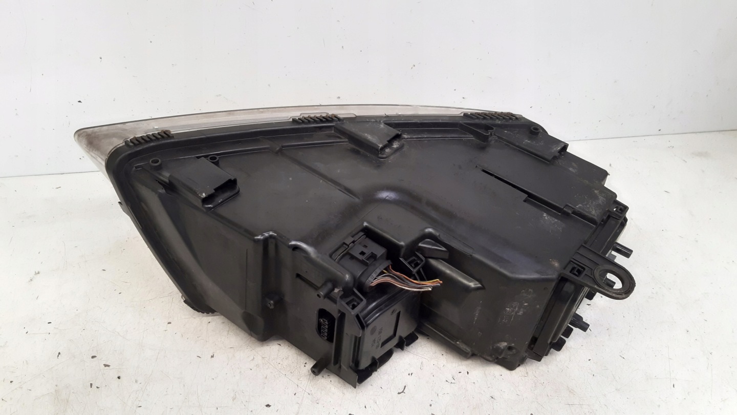 light xenon skretna left front Hella europa Audi A8 D3
