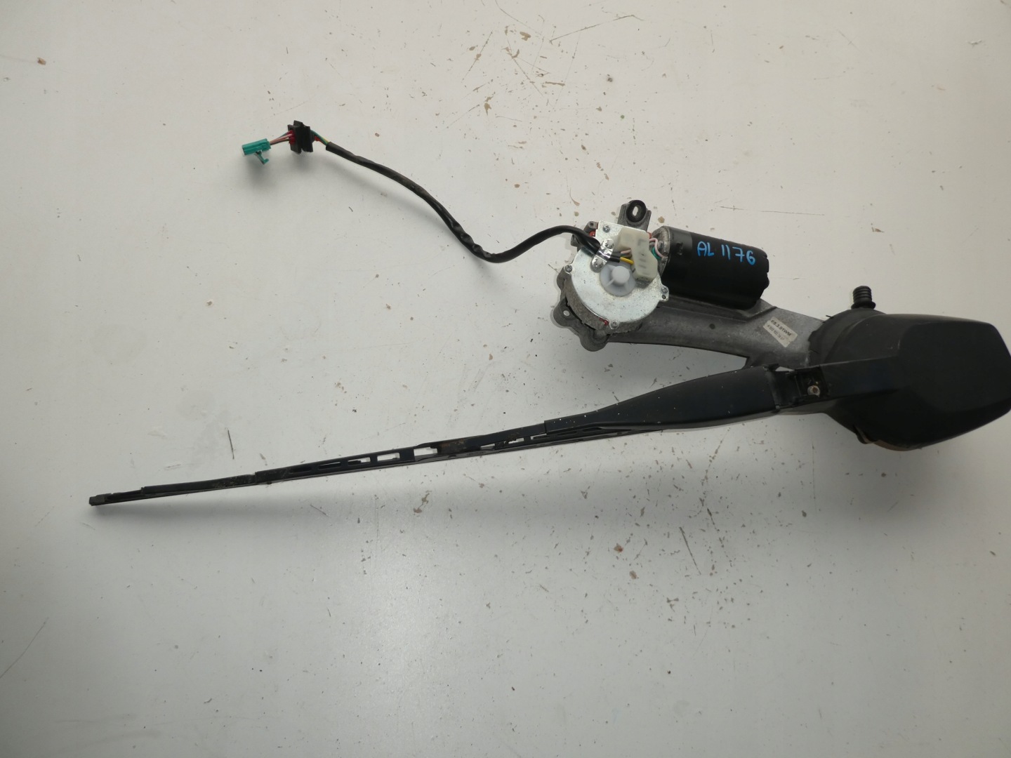 MERCEDES W210 arm wiper front A2028200607