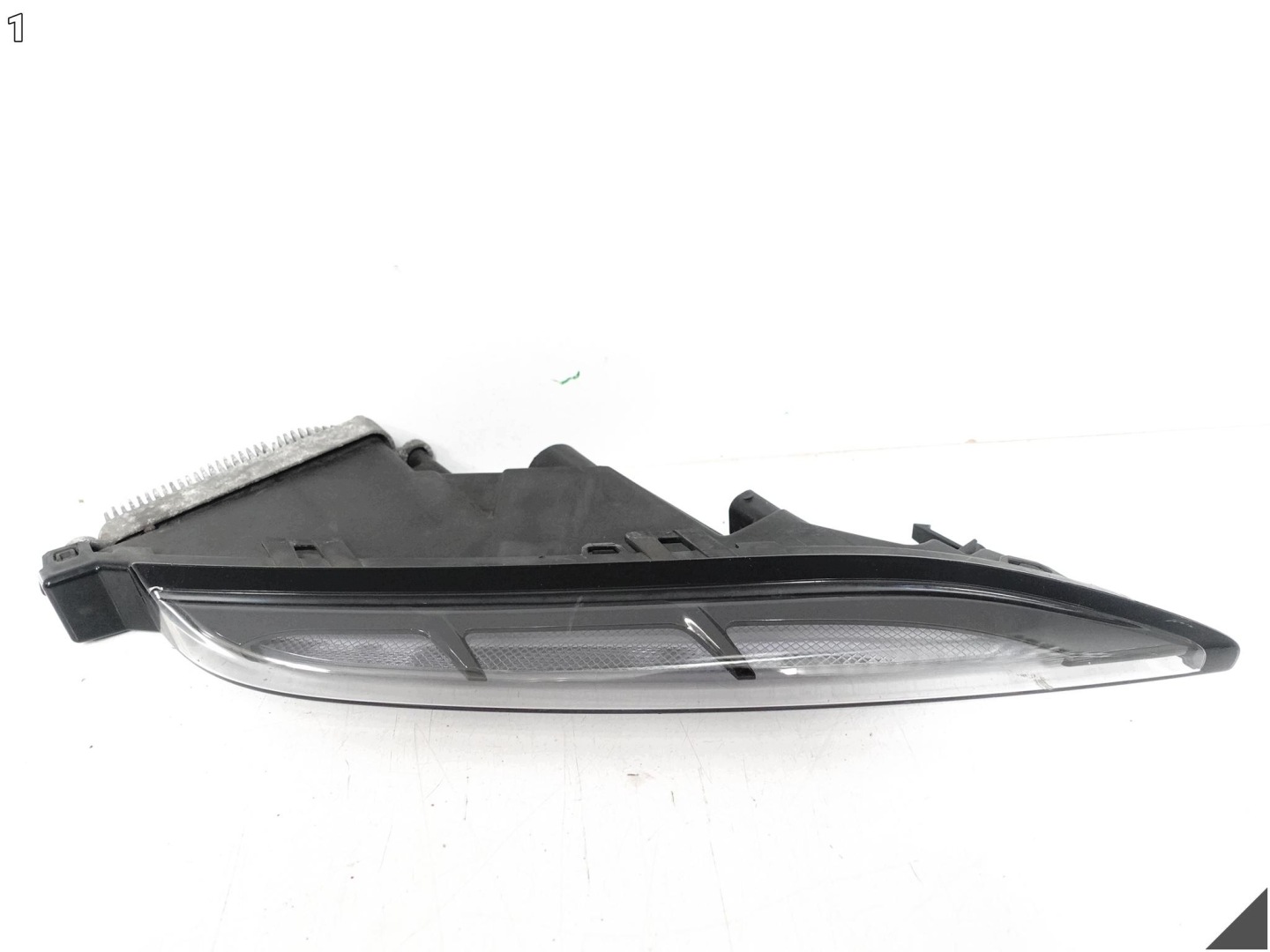 PORSCHE MACAN and 95B LIFT 19- light LED DRL indicator W bumper front R